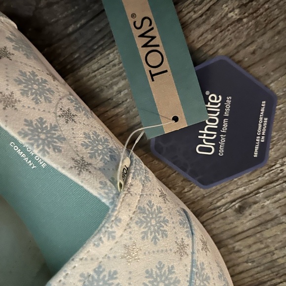 NWT- TOMS alpargata white microsuede slip on loafers w/blue & silver snowflakes - Picture 8 of 8